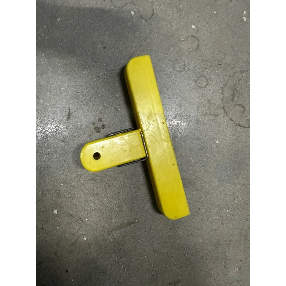 Vintage Chip Clip Bag Sealer Yellow Red Logo Kitchen Accessory 6 Inch